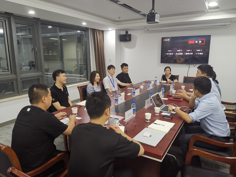 1594260900276471.jpg 文化集團(tuán)與蘇州市節(jié)慶會(huì)展集團(tuán)開展交流座談_副本.jpg